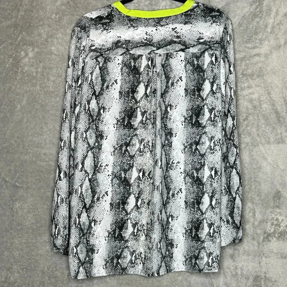 Jaclyn Smith XL Shirt Top Gray Snake Print Button Up Long Sleeve Henley V Neck - Picture 4 of 7